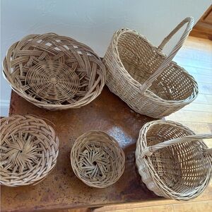 Lot of 5 beautiful baskets good clean pet/smoke-free